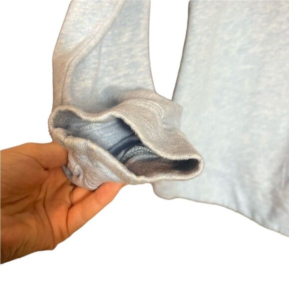 Vineyard vines light blue 1/4 zip sweater. - Picture 9 of 10